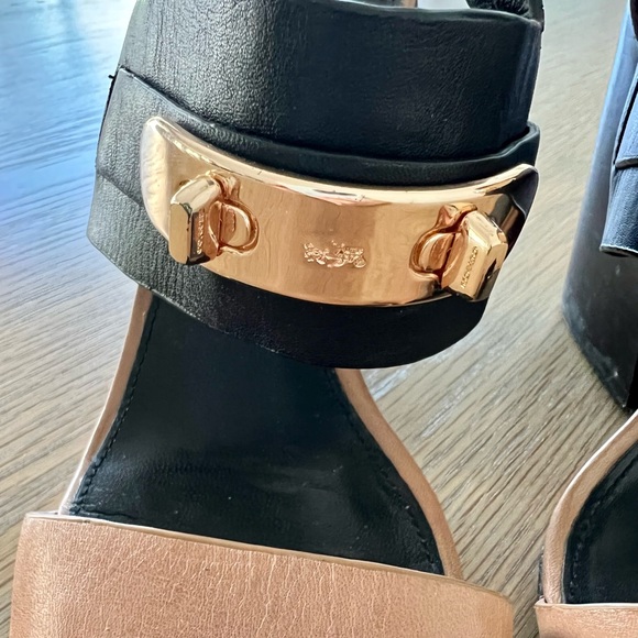 Coach Dennis Turnlock Open Toe Slingback Block Heels Sandals Tan Black Gold 8.5 - Picture 5 of 16